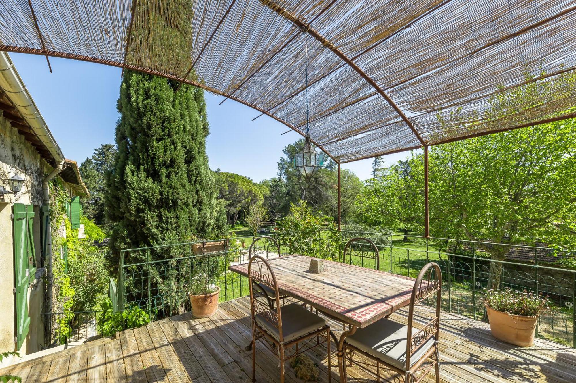 Les Gites Du Domaine De Rhodes Авиньон Номер фото